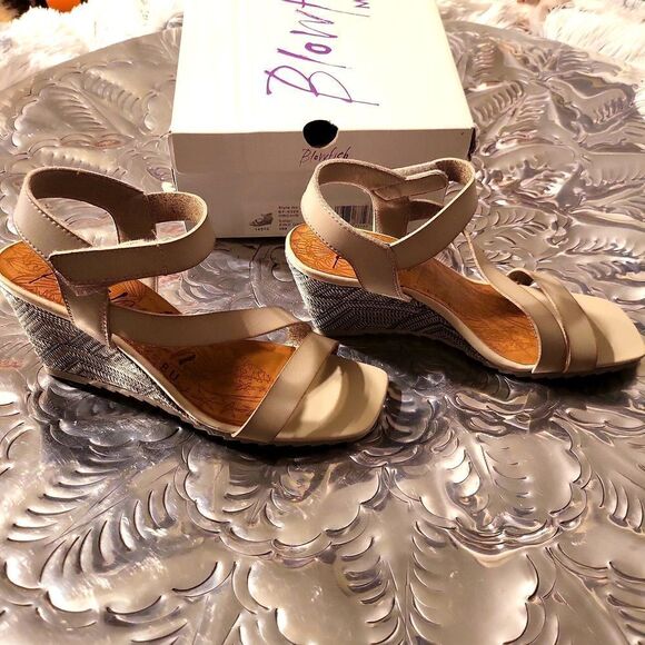 Blowfish 🐡 Malibu NIB  wedged sandals size 71/2, light Grey w/ woven heel - Picture 2 of 8